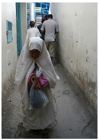 Old woman wearing a sefsari in Tunis