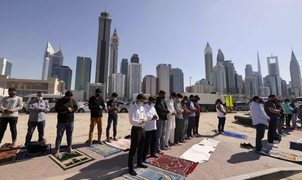 Arab people praying